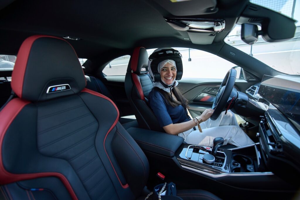 “ما نیازی به مجوز نداریم”: کلیشه های Supercar All-Supercar کلیشه ها در خاورمیانه
