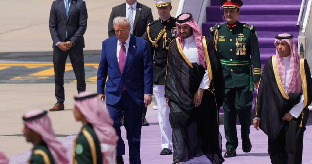 ترامپ وارد عربستان سعودی می شود و اولین سفر بین المللی دوره جدید خود را آغاز می کند