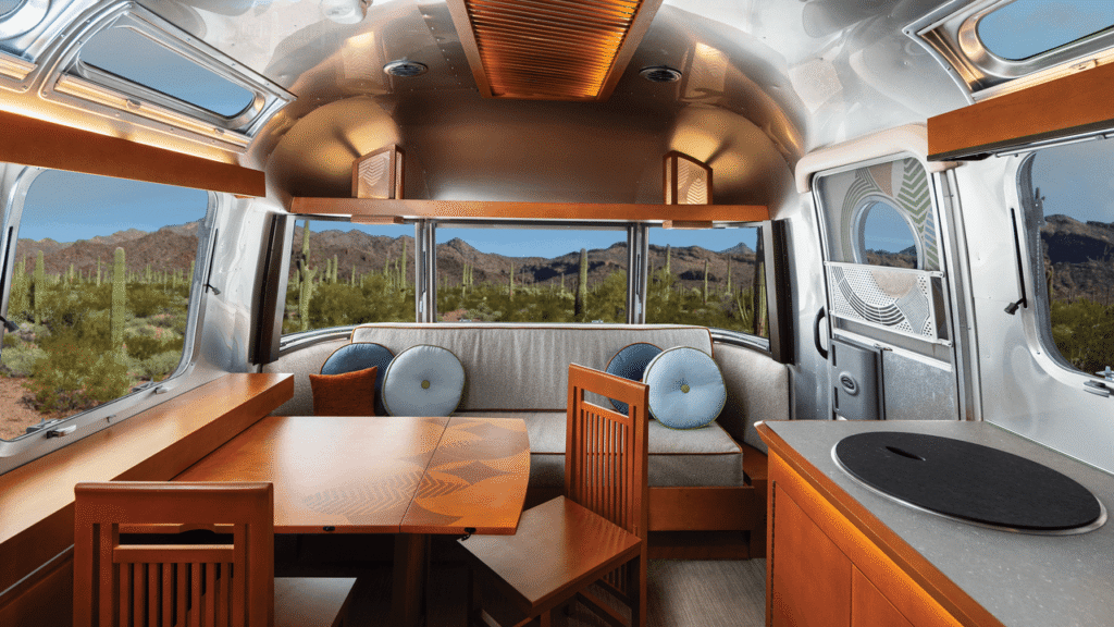 چگونه فرانک لوید رایت از تریلر جدید 184.900 دلاری Airstream الهام گرفته است