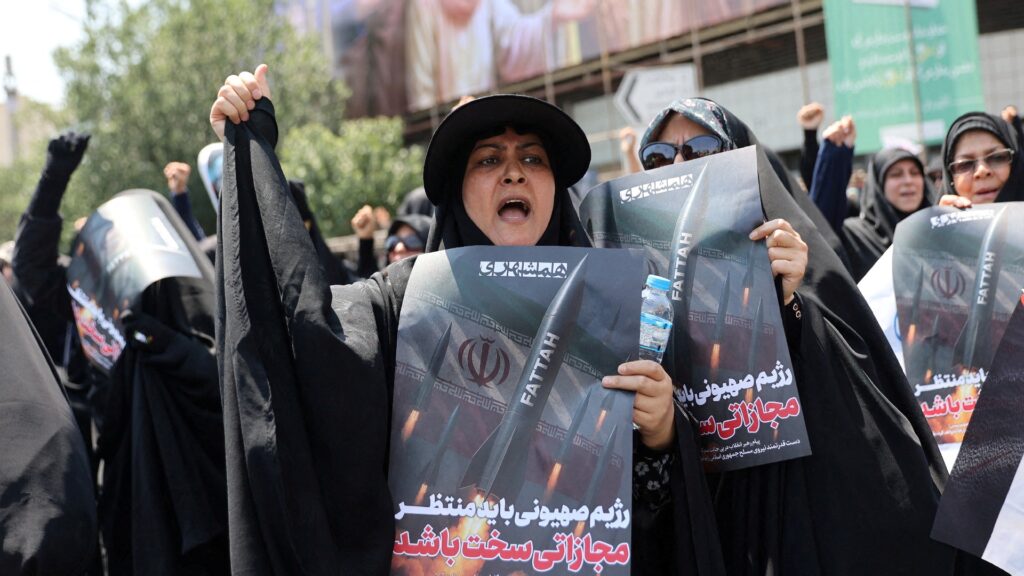 ایران زنده: حملات اسرائیلی به ایران حداقل 78 نفر را می کشد