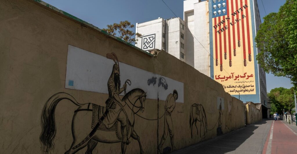 ترامپ و ایران: چرا ایالات متحده در جنگهای میانه مداخله می کند؟