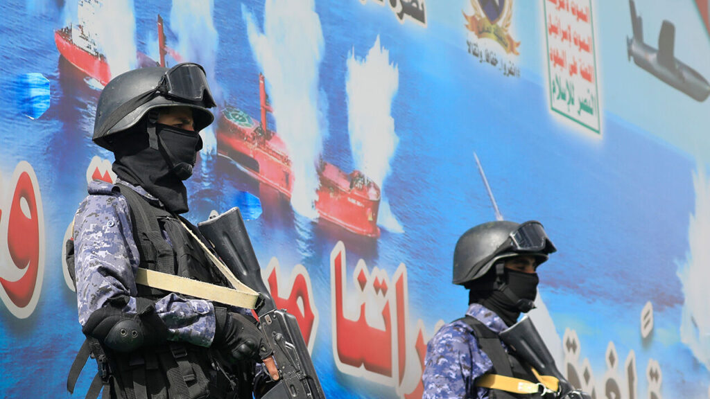 در حالی که حوثی ها در یک هفته دو کشتی را غرق می کنند ، جهان جمع می شود