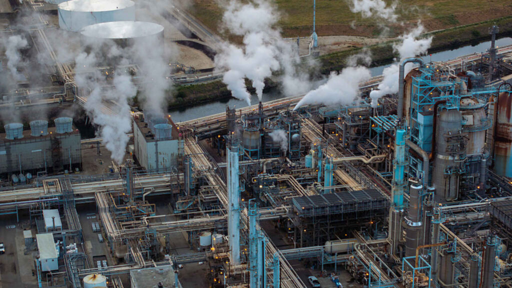 با تشدید جنگ در خاورمیانه، قیمت نفت قرار است بیشتر افزایش یابد