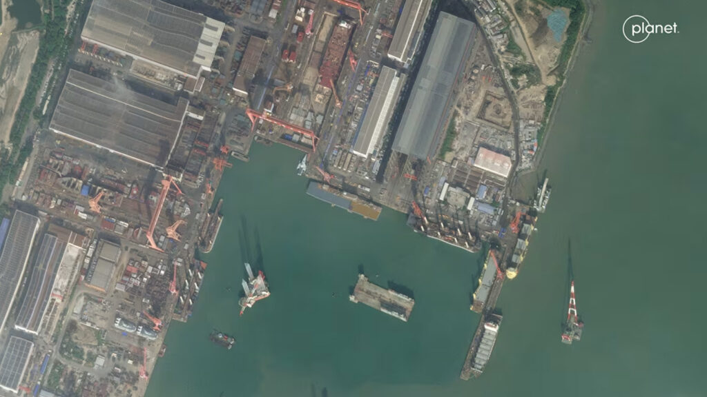 تصاویر ماهواره ای نشان می دهد کشتی جنگی آمریکا حامل 2200 تفنگدار دریایی و جت های F-35 در حال حرکت به سمت خاورمیانه