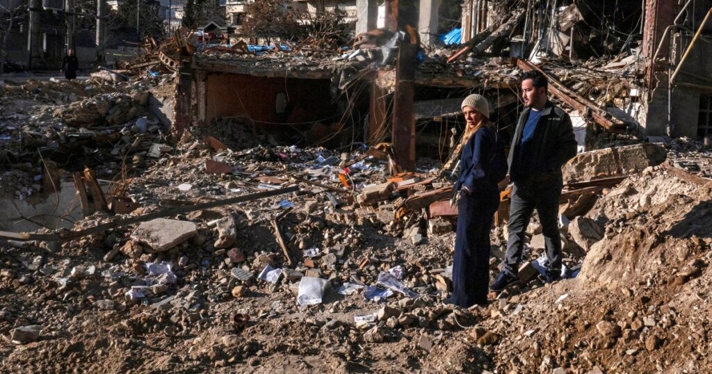 ترامپ حملات به نیروگاه های ایران را در بحبوحه مذاکرات برای پایان دادن به جنگ به تعویق انداخت