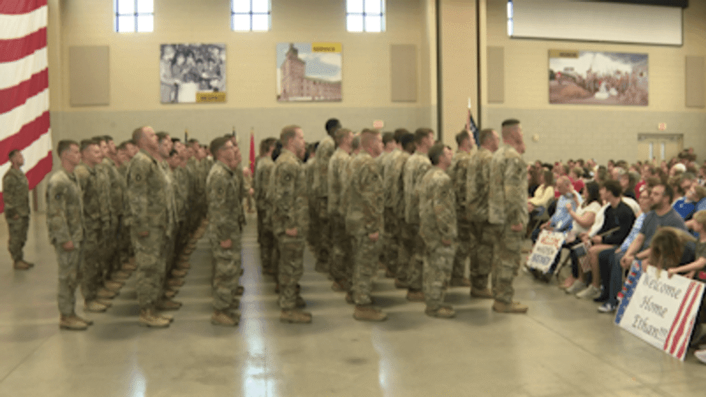 حدود 140 سرباز گارد آیووا در حالی که بیش از 500 نفر در خاورمیانه مستقر هستند به خانه می آیند