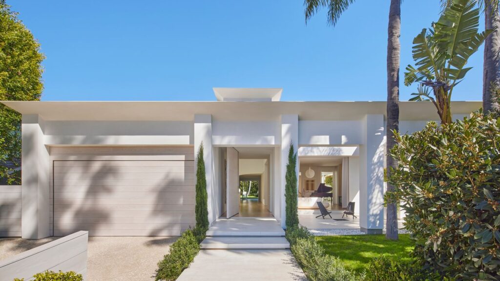 معبد یونانی، چکیده در کالیفرنیا