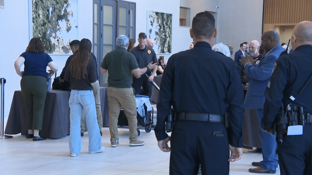 نشست یهودستیزی لا جولا به تأثیر درگیری جهانی می پردازد – NBC 7 San Diego