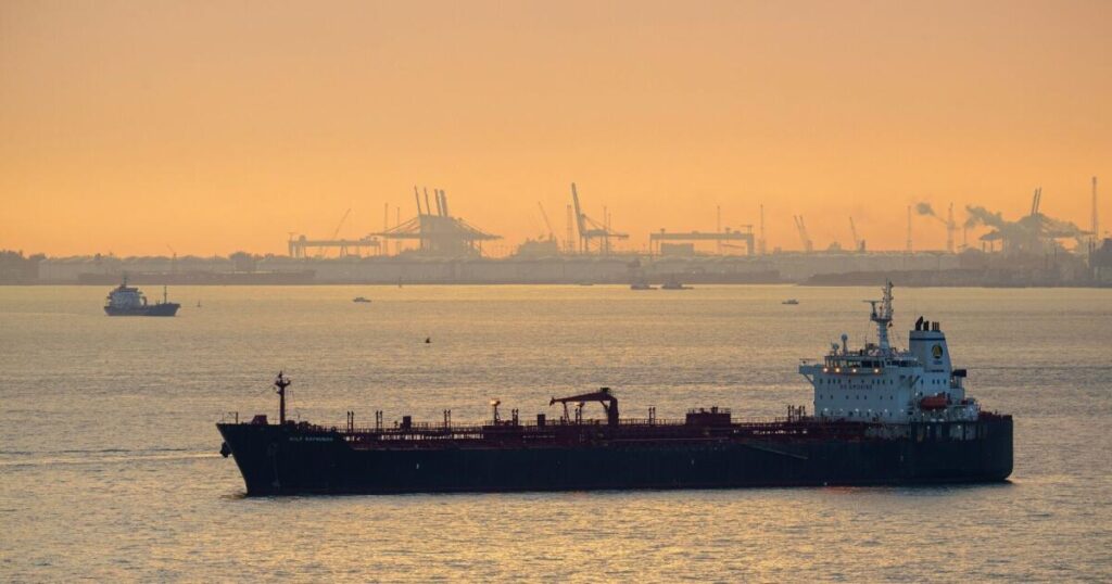 چگونه یک جنگ خاورمیانه مسیر ناوگان نفتکش های جهان را تغییر می دهد