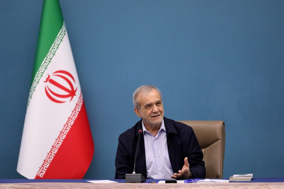 میدل ایست مانیتور، رئیس جمهور ایران خواستار اتحاد شد و نسبت به تلاش برای تضعیف انسجام ملی هشدار داد میدل ایست مانیتور، رئیس جمهور ایران خواستار اتحاد شد و نسبت به تلاش برای تضعیف انسجام ملی هشدار داد